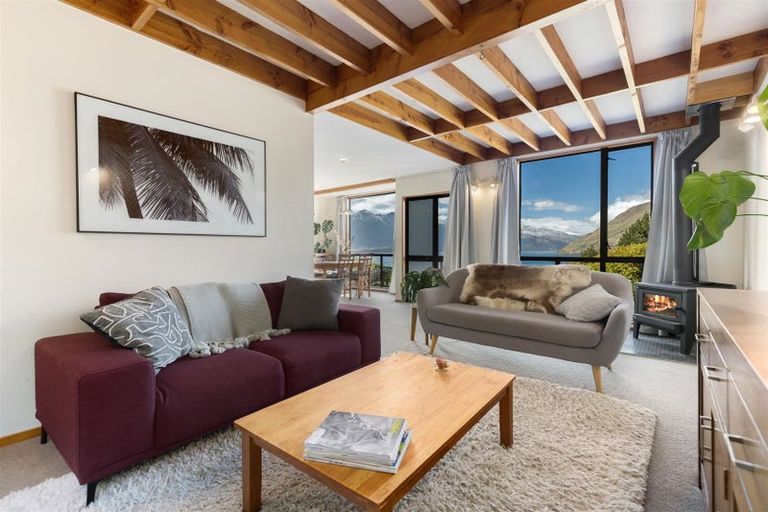Photo of property in 1/4 Sainsbury Road, Fernhill, Queenstown, 9300