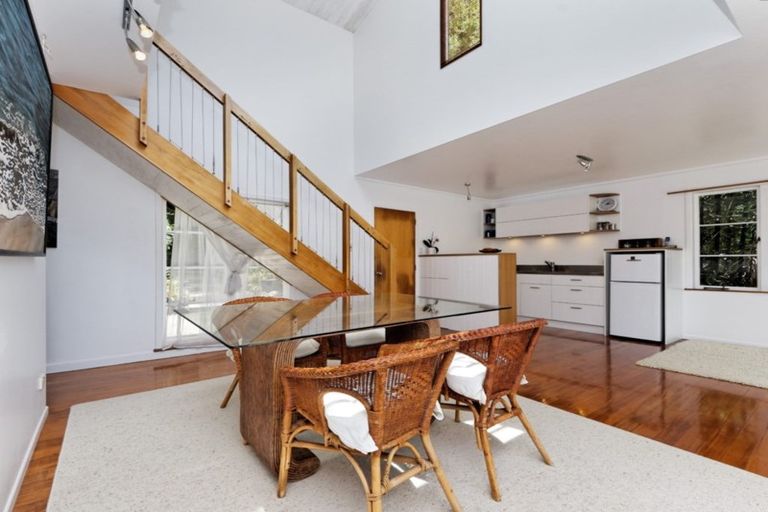 Photo of property in 17 Rayner Road, Piha, New Lynn, 0772