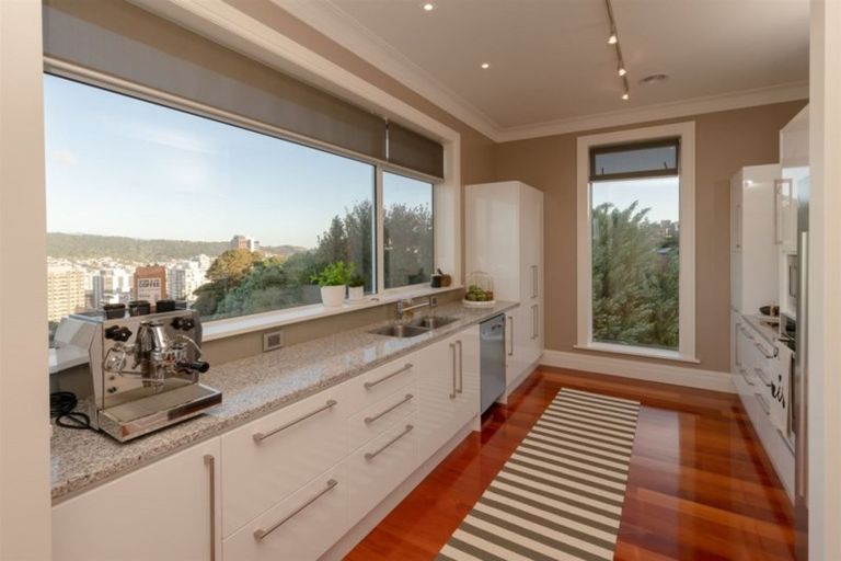 Photo of property in 15 Salmont Place, Kelburn, Wellington, 6012