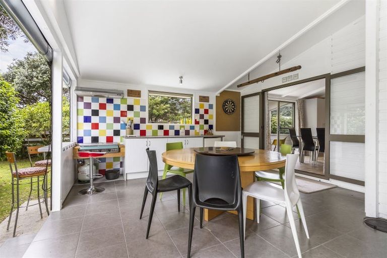 Photo of property in 218 Patuwai Drive, Whangamata, 3620