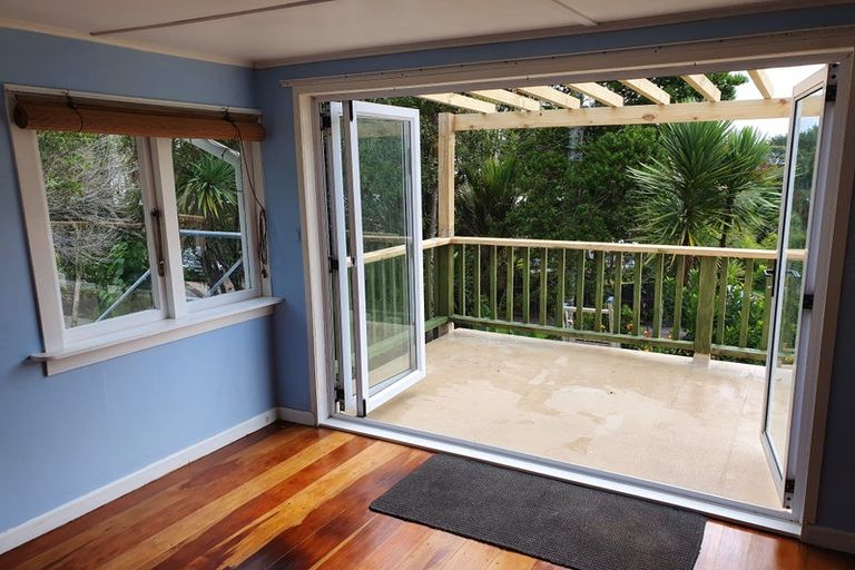 Photo of property in 279 Motutara Road, Muriwai, Waimauku, 0881