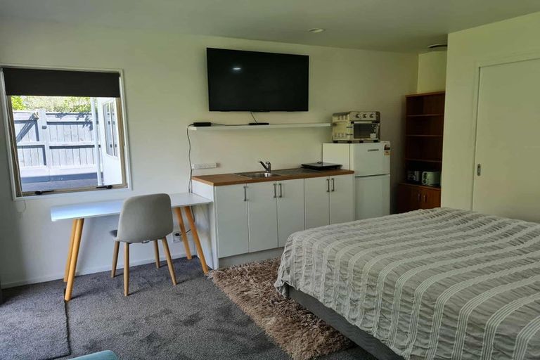 Photo of property in 28 Arataki Road, Havelock North, 4130