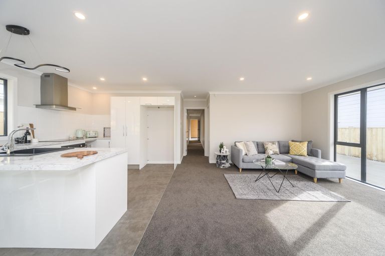 Photo of property in 18 Raglan Avenue, Cloverlea, Palmerston North, 4412