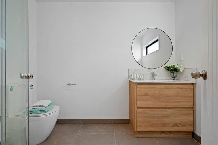 Photo of property in 26d Hutchinsons Road, Bucklands Beach, Auckland, 2014