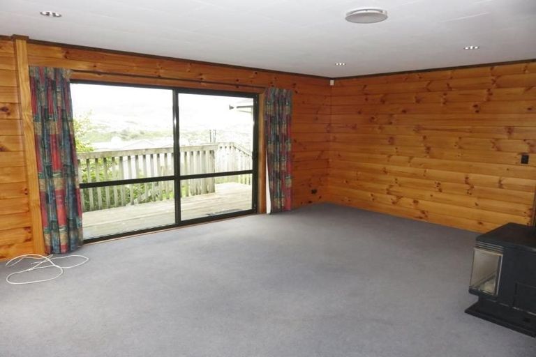 Photo of property in 4 Chastudon Place, Tawa, Wellington, 5028