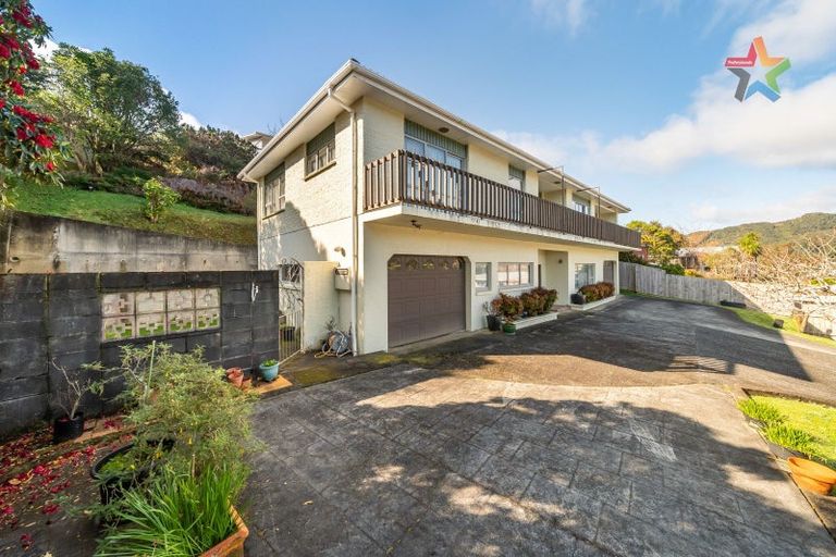 Photo of property in 18 Mimihau Grove, Wainuiomata, Lower Hutt, 5014