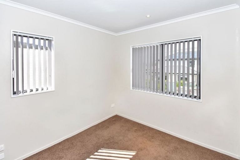 Photo of property in 2f Oxford Road, Manurewa, Auckland, 2102