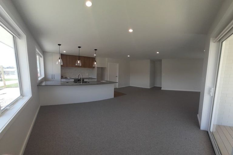 Photo of property in 1 Nottingham Road, Omokoroa, 3114