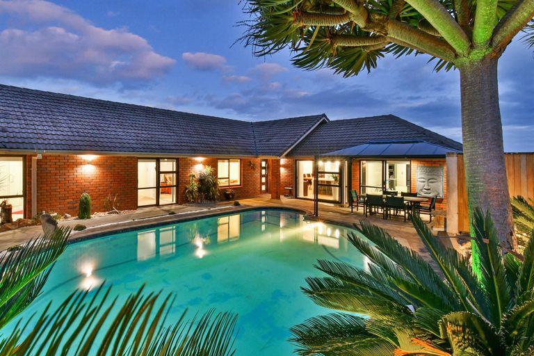 Photo of property in 8 Gigi Place, Conifer Grove, Takanini, 2112