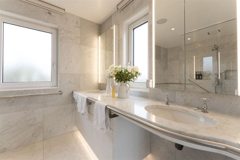 Photo of property in 62a Holly Road, St Albans, Christchurch, 8014