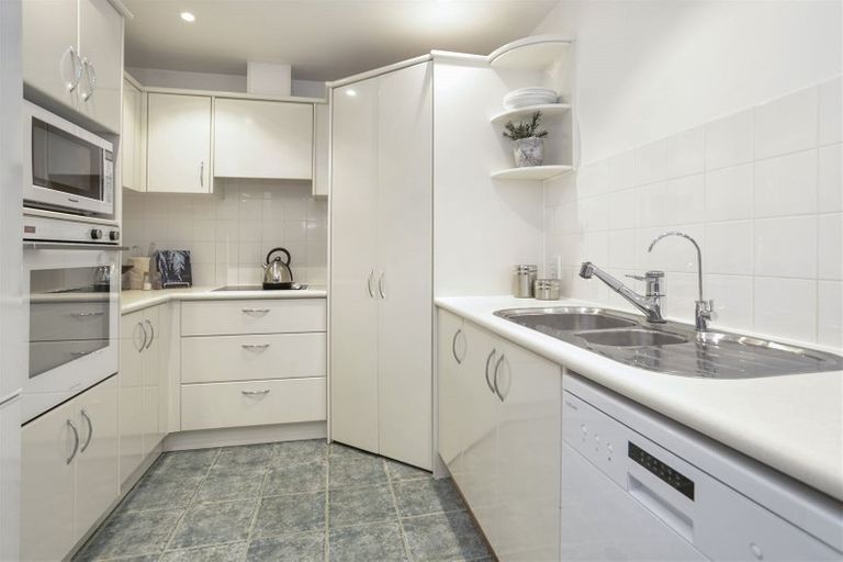 Photo of property in 1i/175 Hurstmere Road, Takapuna, Auckland, 0622