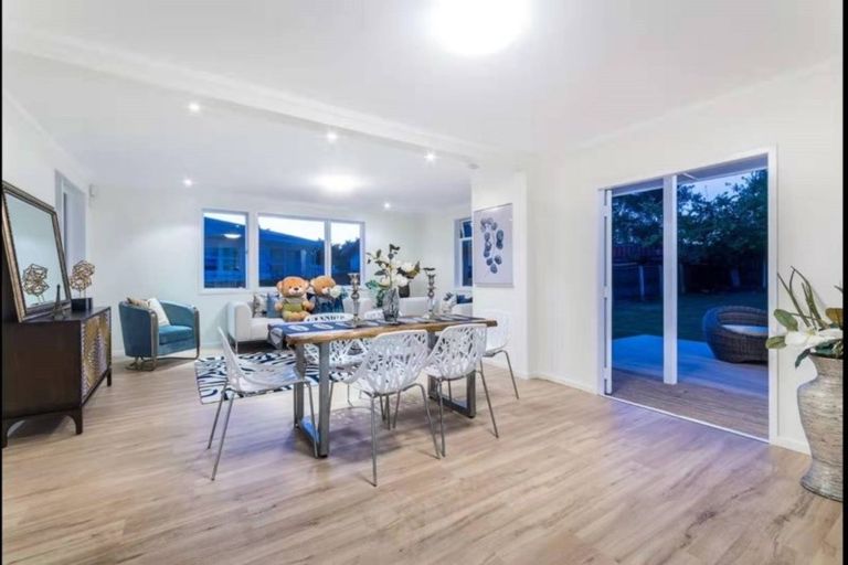 Photo of property in 100 Universal Drive, Henderson, Auckland, 0610