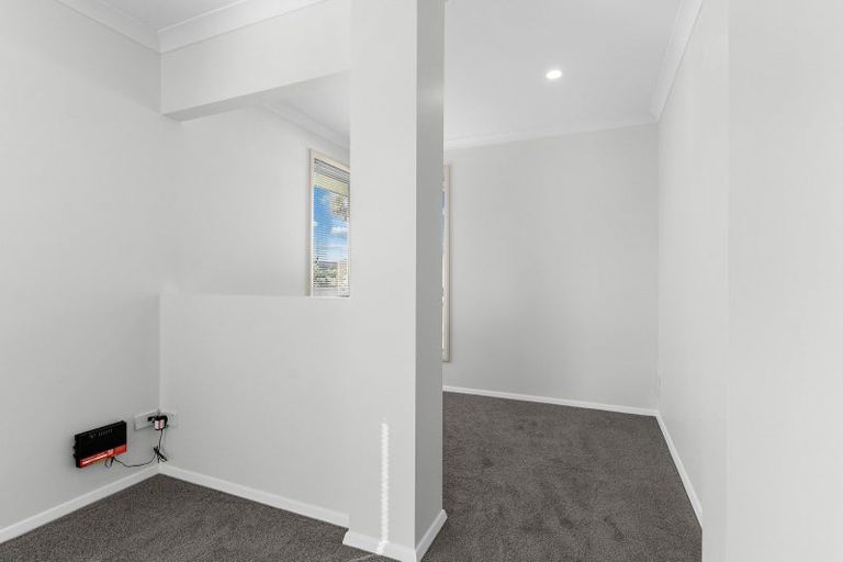 Photo of property in 82 Barbados Way, One Tree Point, 0118