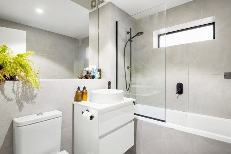 Photo of property in 2/42 Island Road, Beach Haven, Auckland, 0626
