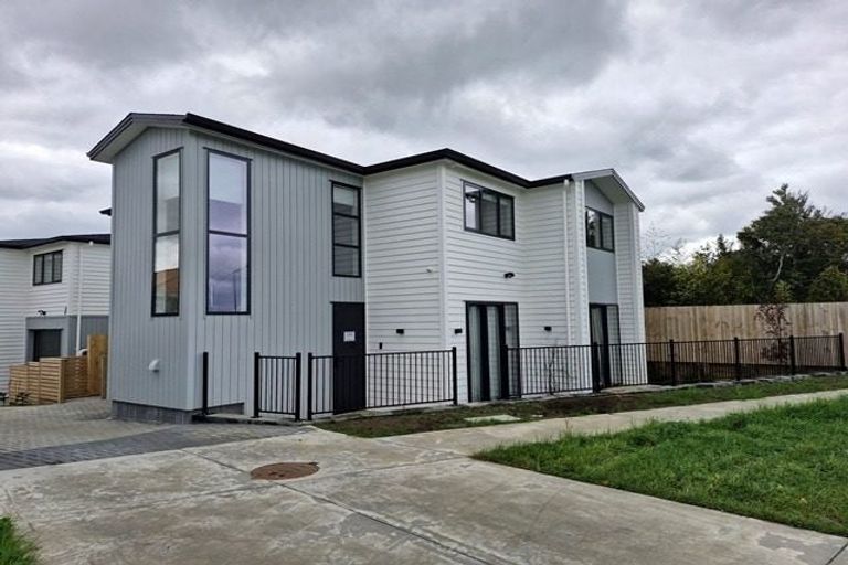 Photo of property in 16a Hobsonville Road, West Harbour, Auckland, 0618