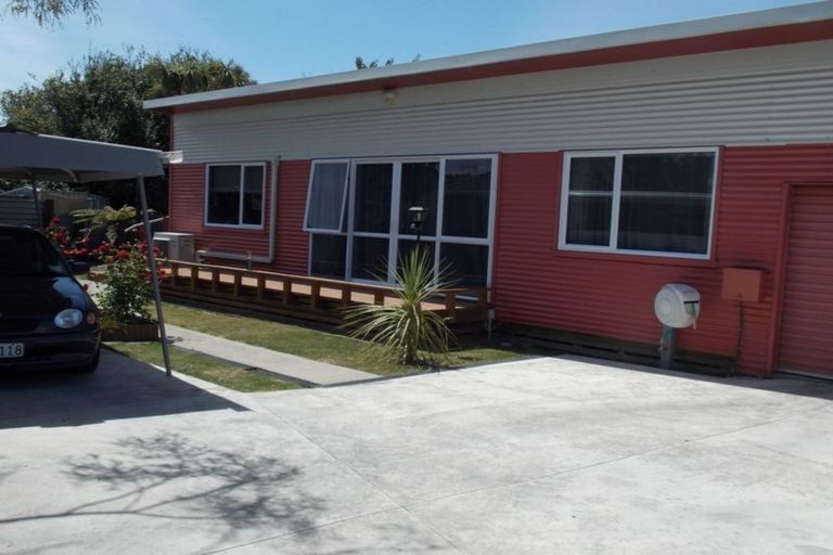 Photo of property in 4 Warwick Place, Awapuni, Palmerston North, 4412