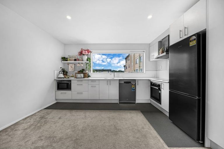 Photo of property in 11/11 Ray Small Drive, Papakura, 2110