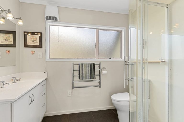 Photo of property in 11b Redwood Crescent, Hurdon, New Plymouth, 4310