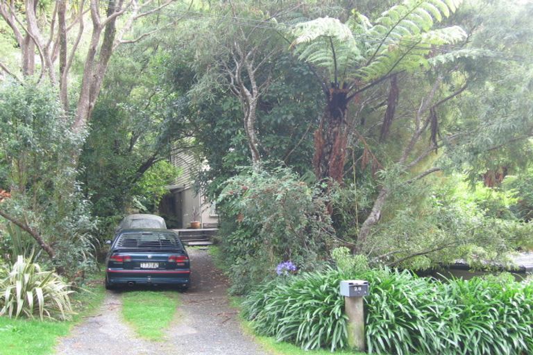 Photo of property in 28 Wyndham Road, Pinehaven, Upper Hutt, 5019