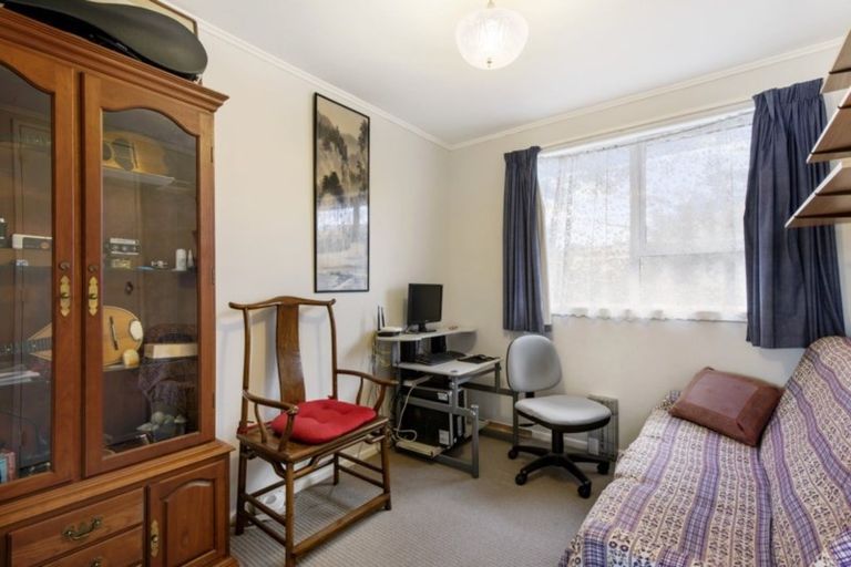 Photo of property in 24 Bartlett Grove, Tawa, Wellington, 5028