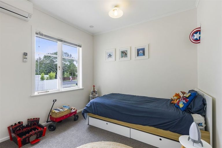 Photo of property in 11 Lynden Avenue, Hillcrest, Auckland, 0627
