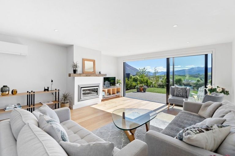Photo of property in 25 Double Cone Road, Jacks Point, Queenstown, 9371