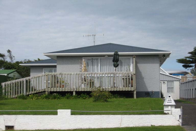 Photo of property in 21 Lee Street, Castlecliff, Whanganui, 4501