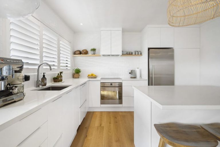 Photo of property in 2/10 Merani Street, Narrow Neck, Auckland, 0622