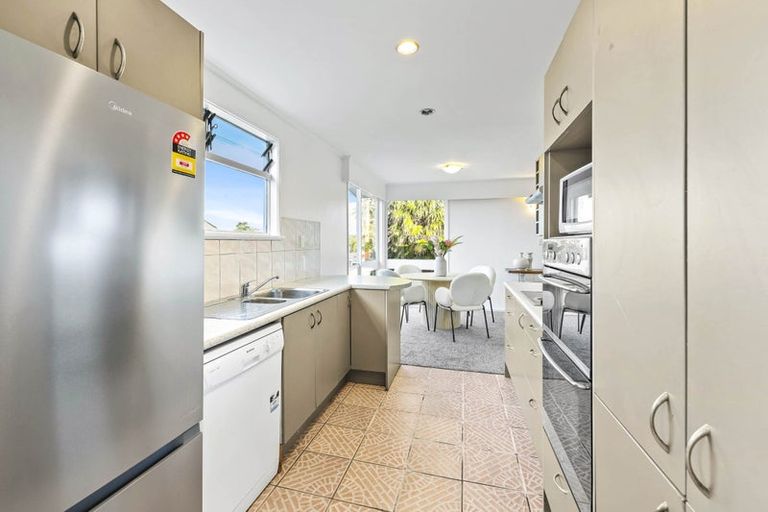 Photo of property in 10 La Trobe Street, Pakuranga Heights, Auckland, 2010