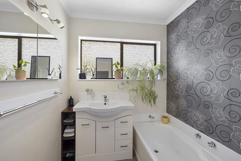 Photo of property in 9a Belair Avenue, Blagdon, New Plymouth, 4310