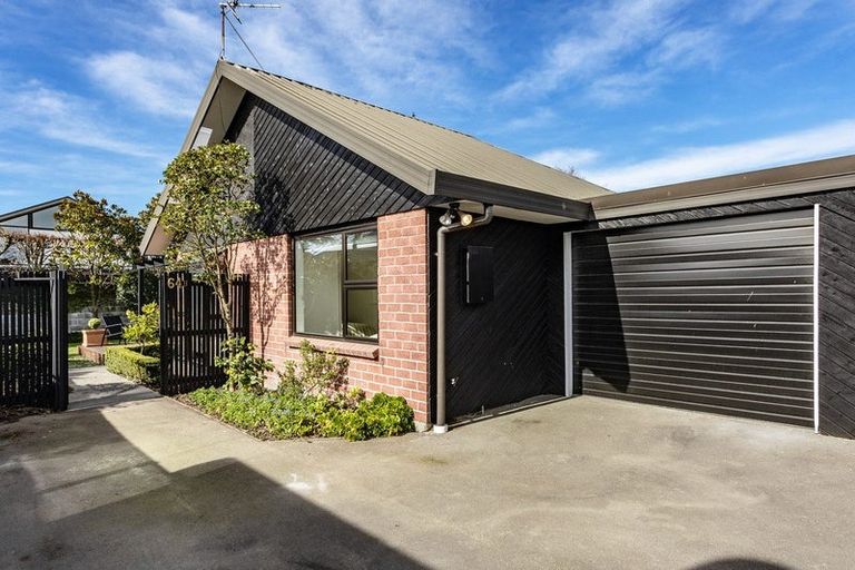 Photo of property in 2/64 Searells Road, Strowan, Christchurch, 8052