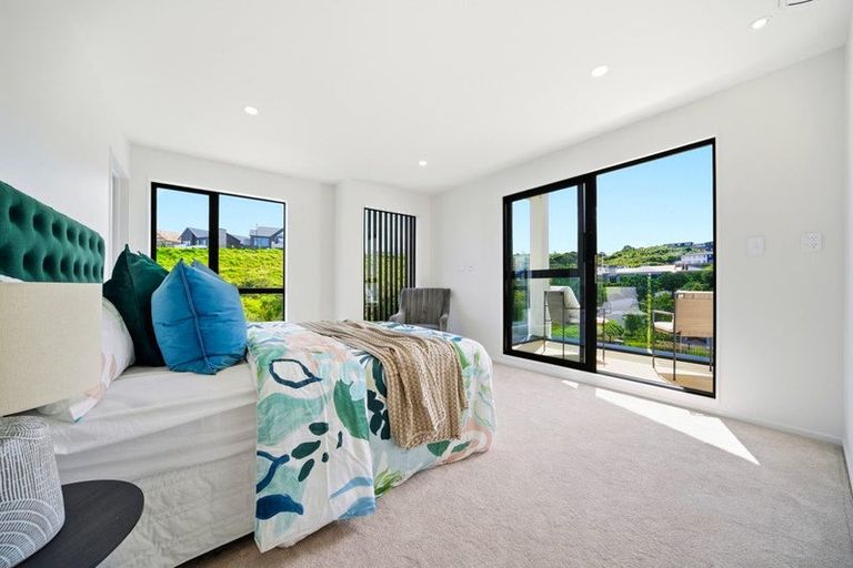 Photo of property in 15 Nerita Place, Long Bay, 0630