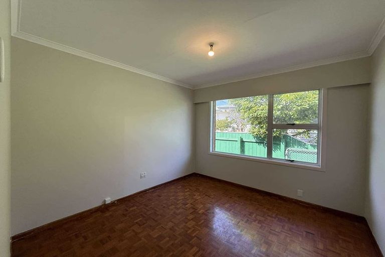Photo of property in 10 Rosebank Avenue, Avalon, Lower Hutt, 5011