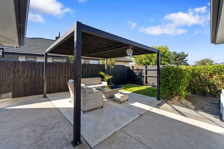 Photo of property in 32 Rainey Crescent, Papamoa Beach, Papamoa, 3118