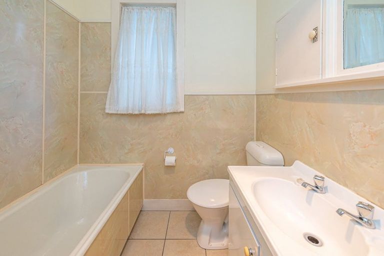 Photo of property in 5 Caius Avenue, Gonville, Whanganui, 4501