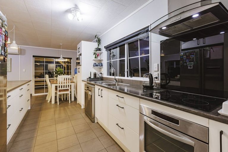 Photo of property in 21 Randwick Place, Randwick Park, Auckland, 2105