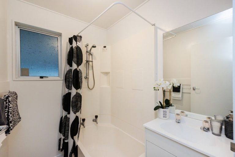 Photo of property in 11a Apollo Parade, Milson, Palmerston North, 4414