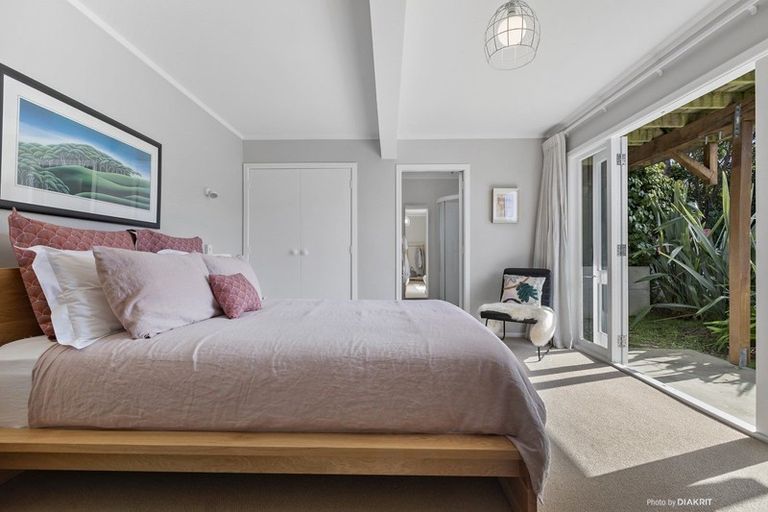 Photo of property in 6 Winston Street, Crofton Downs, Wellington, 6035