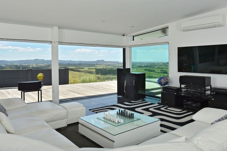 Photo of property in 77 Rangiuru Drive, Parua Bay, Onerahi, 0192