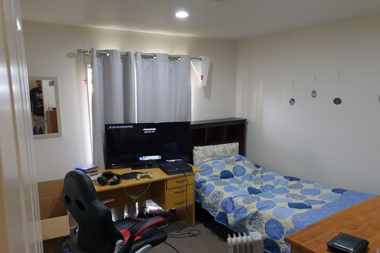 Photo of property in 12 Black Teal Close, Unsworth Heights, Auckland, 0632