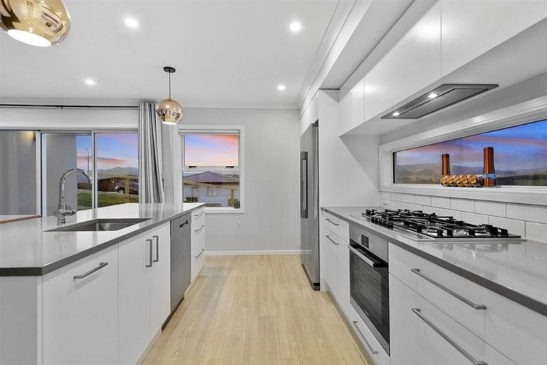 Photo of property in 158 Endeavour Drive, Whitby, Porirua, 5024