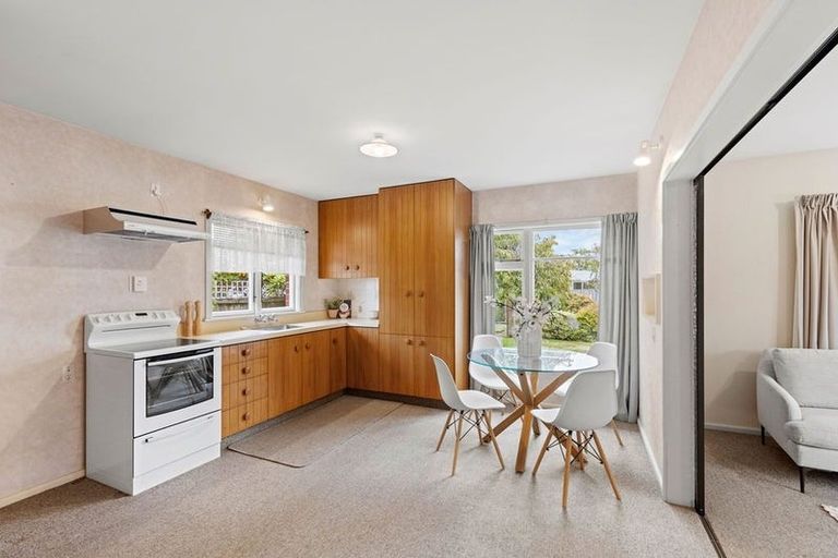 Photo of property in 35 Liverton Crescent, Bishopdale, Christchurch, 8053