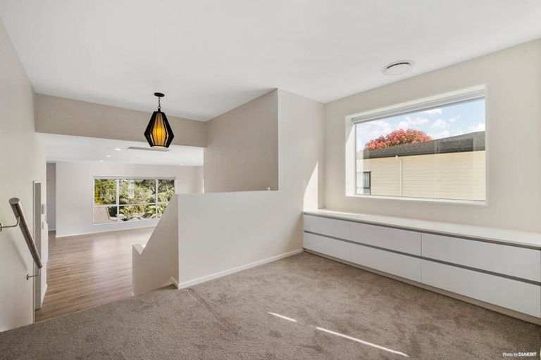 Photo of property in 11a Kaihu Street, Northcote, Auckland, 0627