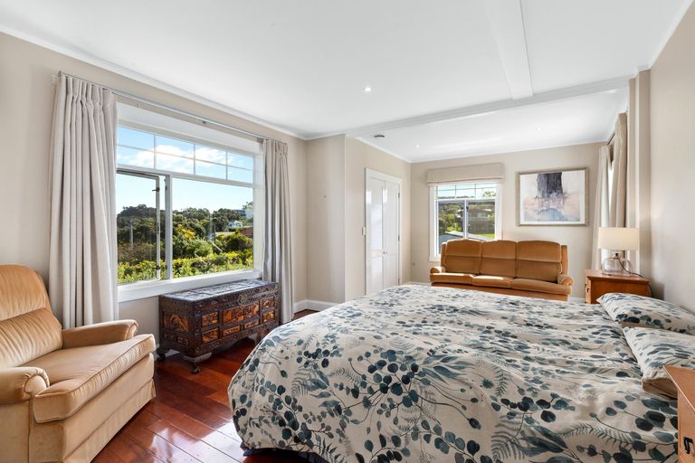 Photo of property in 1 Penguin Street, Leigh, 0985