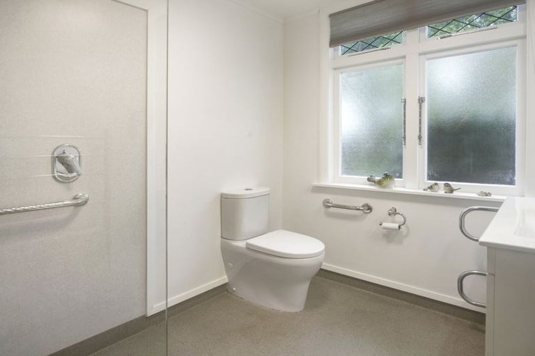 Photo of property in 72 Avenue North Road, Levin, 5510