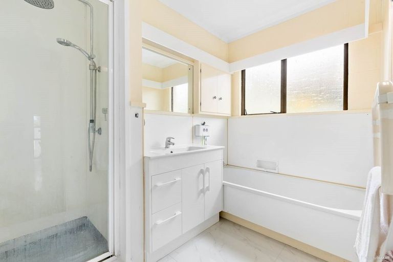 Photo of property in 1/46 Marlborough Avenue, Glenfield, Auckland, 0629