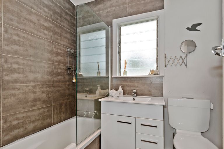 Photo of property in 1/450 Great South Road, Opaheke, Papakura, 2113