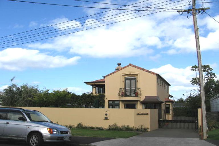 Photo of property in 7 Frieston Road, Milford, Auckland, 0620