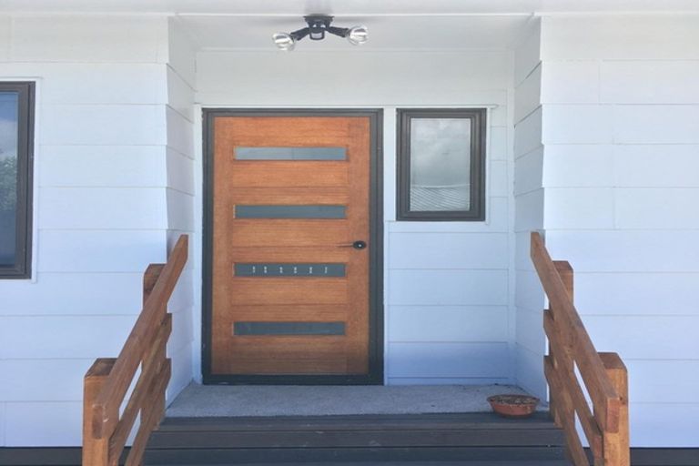 Photo of property in 19 Kennington Drive, Clendon Park, Auckland, 2103