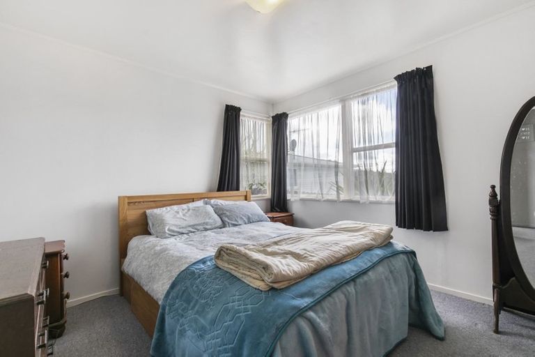 Photo of property in 60 Lauderdale Road, Birkdale, Auckland, 0626